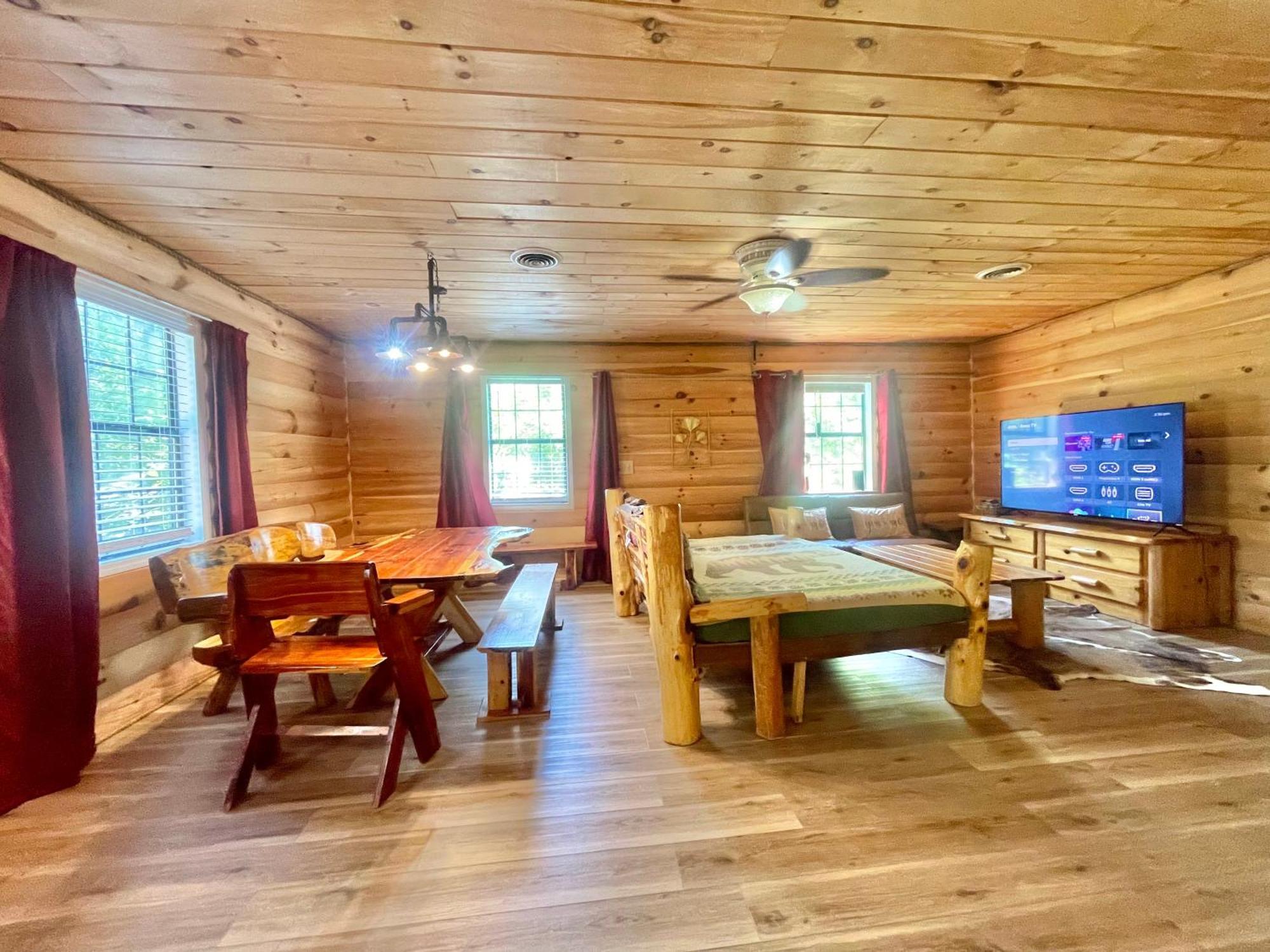 Вилла Wild Reindeer 5Min From Parkway Hottub Firepit Севьервилл Экстерьер фото